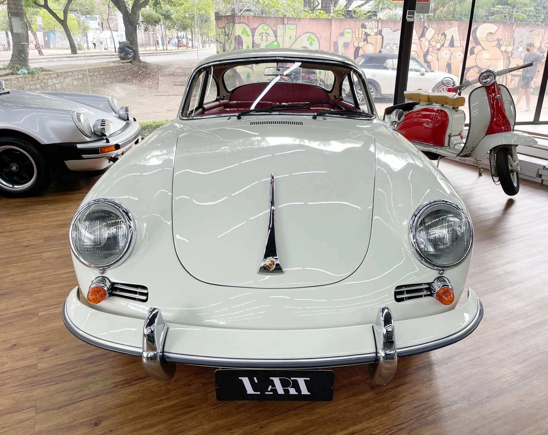 Porsche 356 C Coupé restaurado em apresentação estática