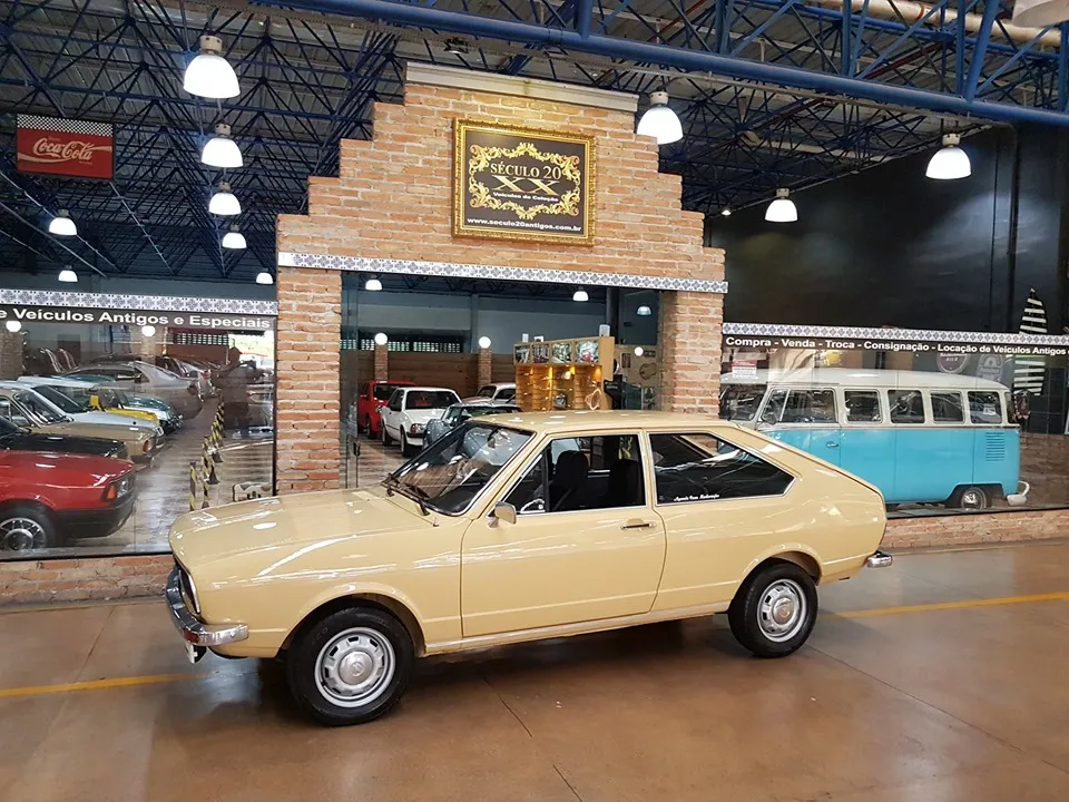 Volkswagen Passat LS 1977 farol redondo