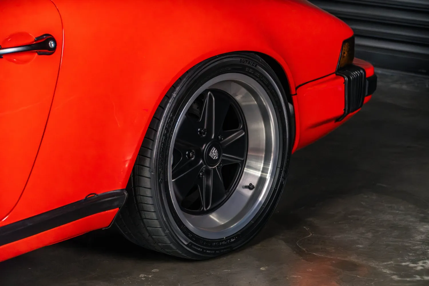 Detalhes restaurados do Porsche 911 SC Targa 1980