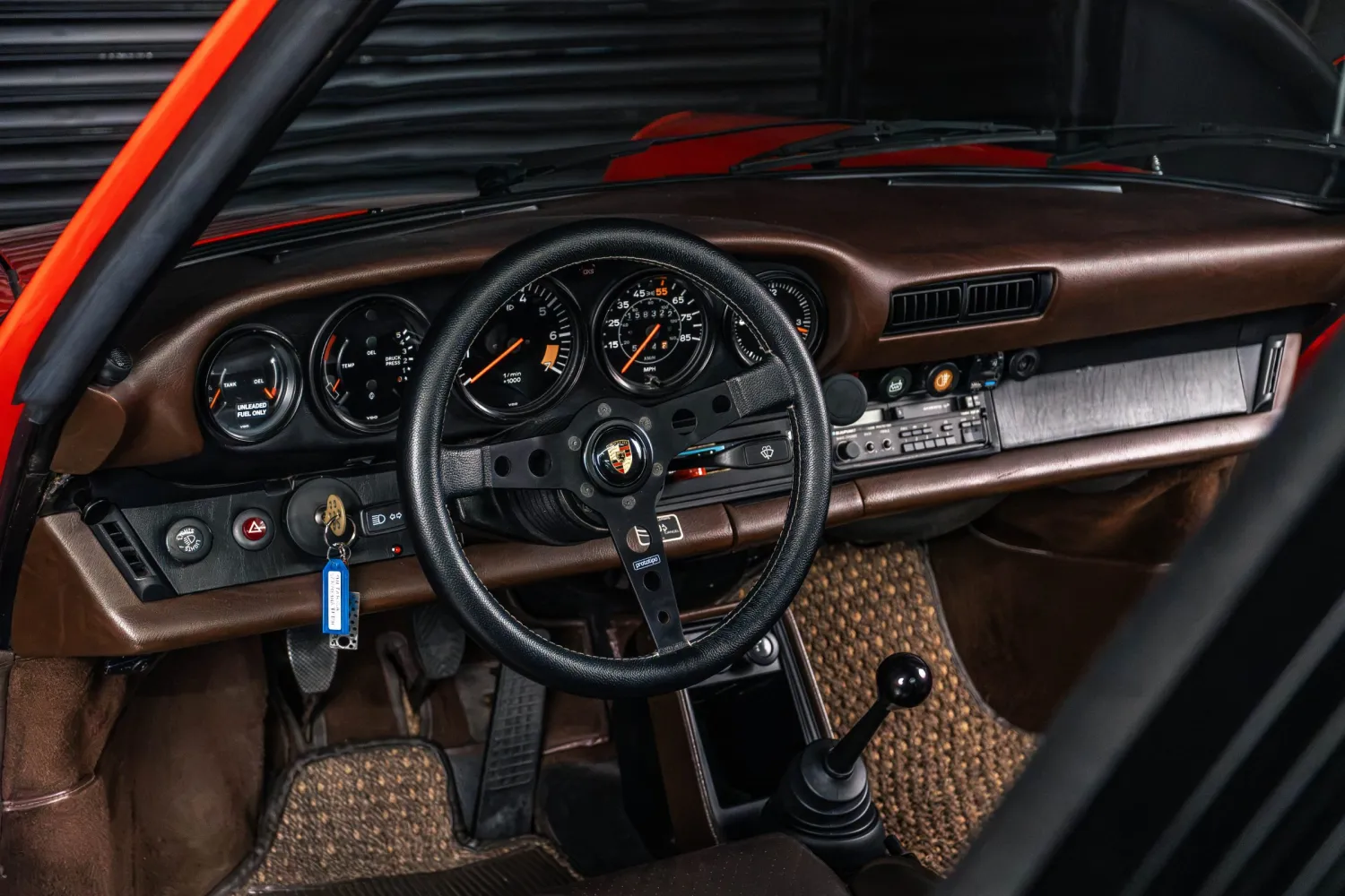 Porsche 911 SC Targa 1980 em vista dianteira lateral