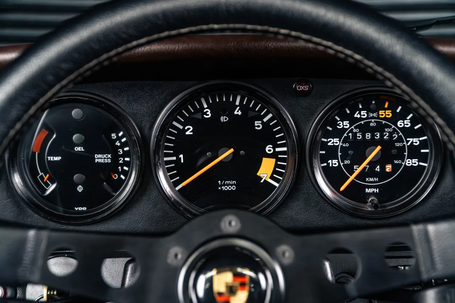 Perfil do Porsche 911 SC Targa 1980 com o teto característico