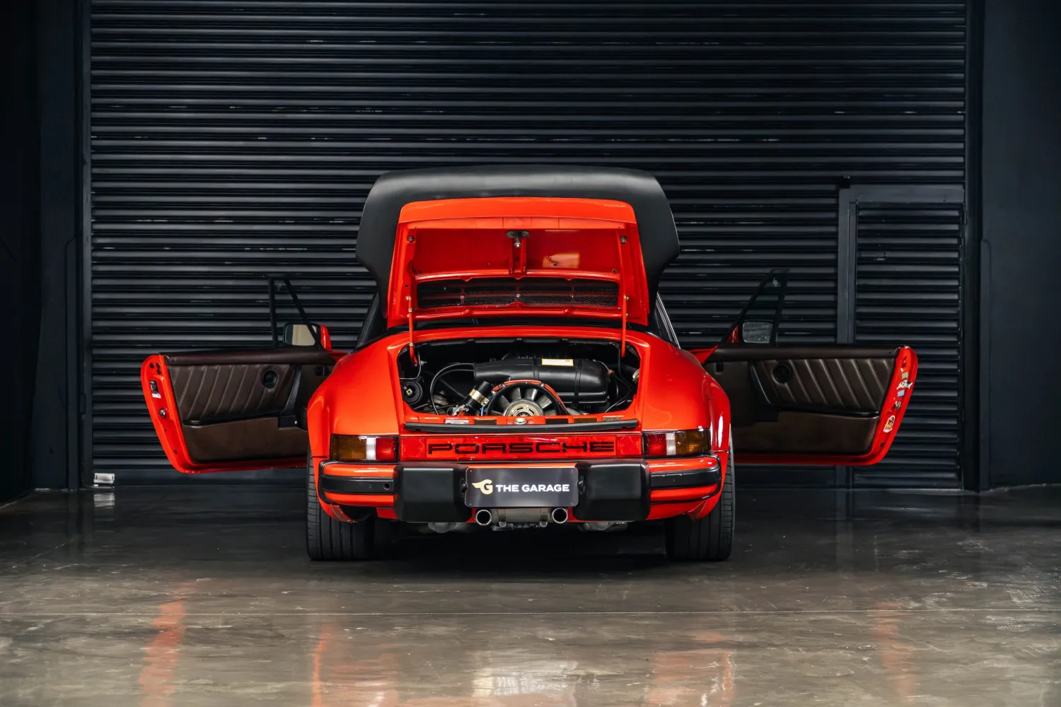 Carroceria do Porsche 911 SC Targa 1980 para inspeção de alinhamento