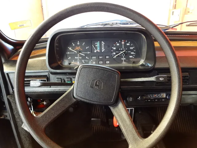 VW Brasília 1980 rodas suspensão e carroceria