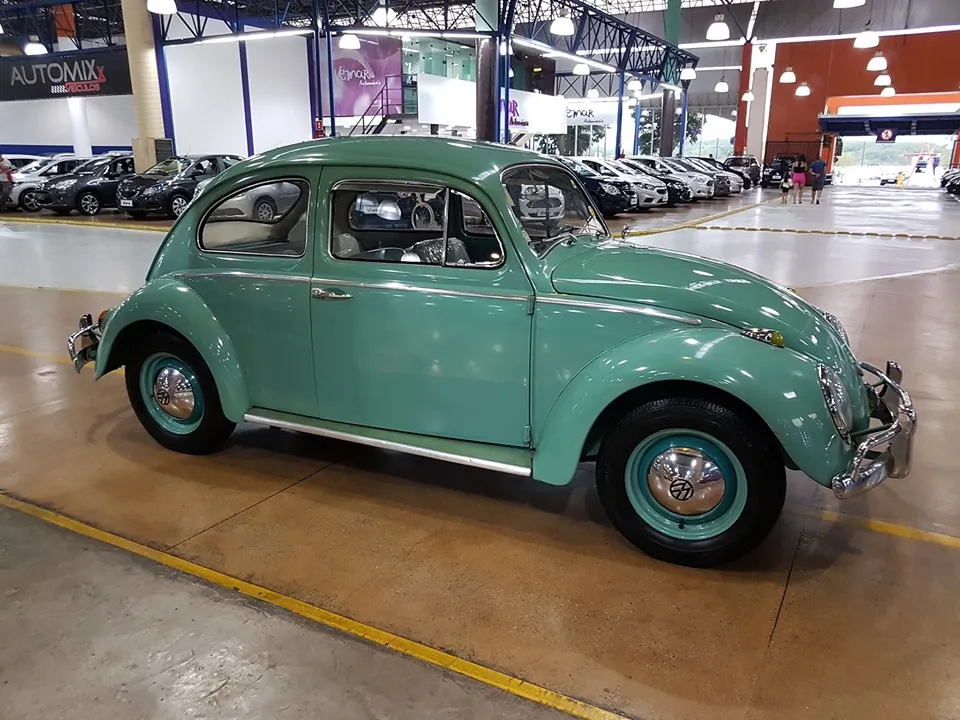 Freios e calotas do VW Fusca 1200 antigo