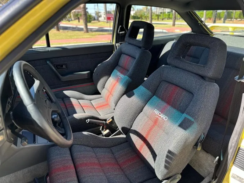 Interior esportivo do Volkswagen Gol GTI 1993
