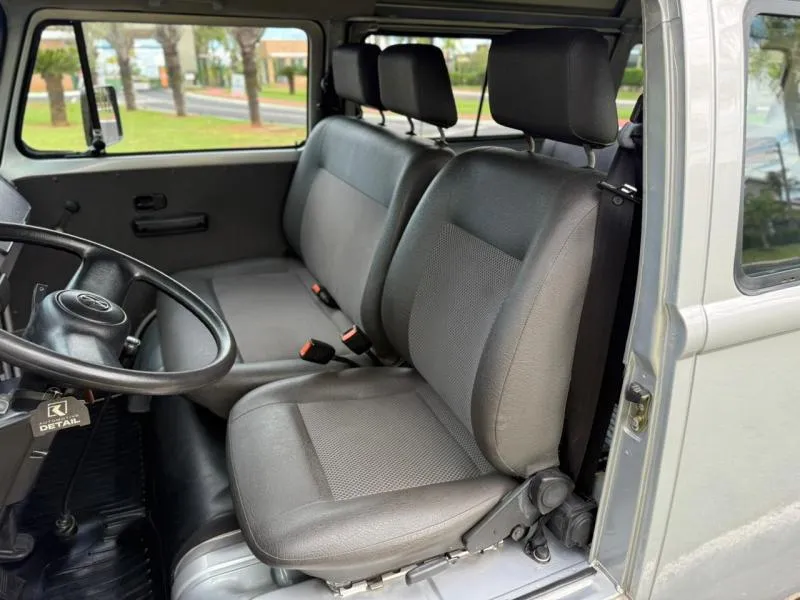 Detalhes externos da Volkswagen Kombi Série Prata