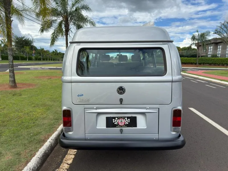 Rodas e acabamento da Kombi Série Prata