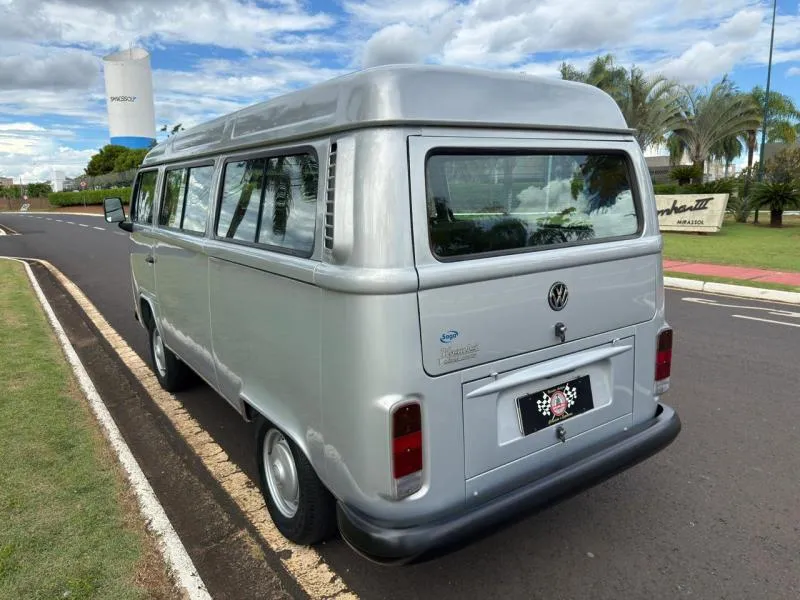 Interior da Kombi Série Prata