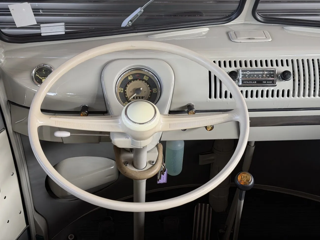 Painel volante instrumentos e rádio da VW Kombi Luxo 1965