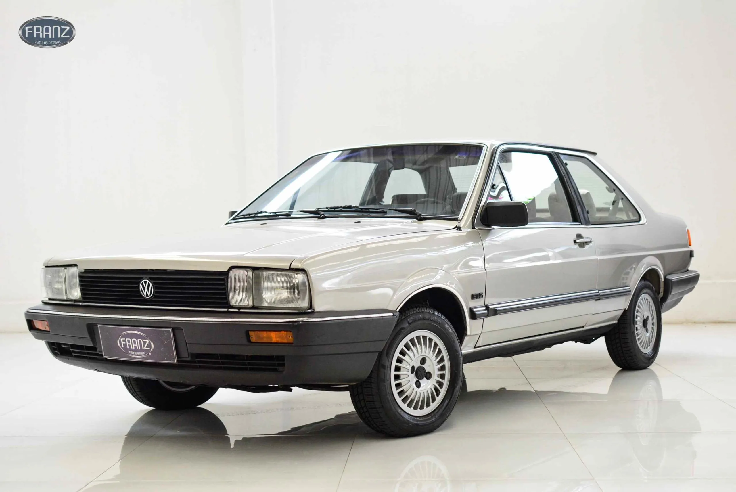 Volkswagen Santana GLS 1987 em guia de compra e restauração