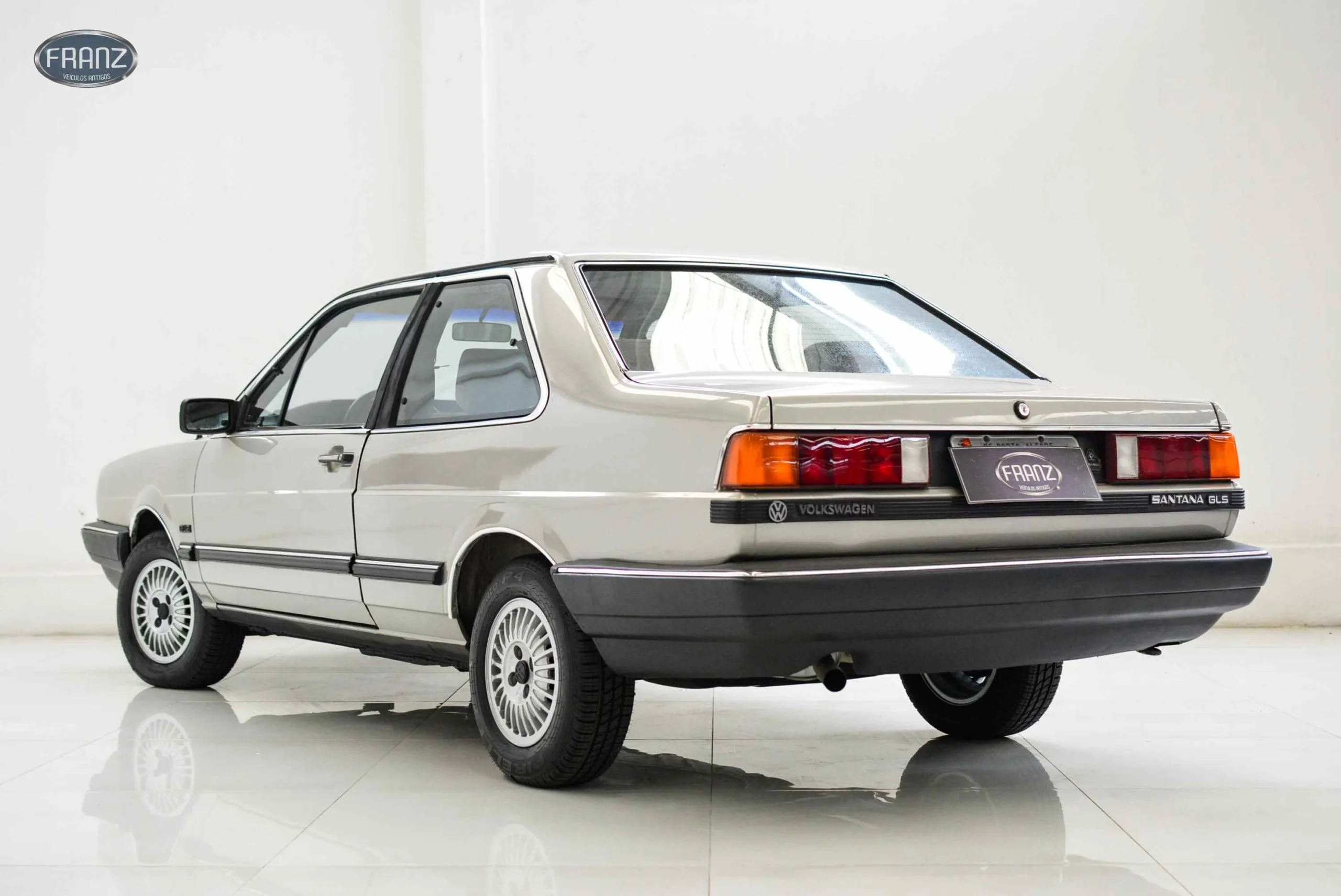Volkswagen Santana GLS 1987 clássico brasileiro