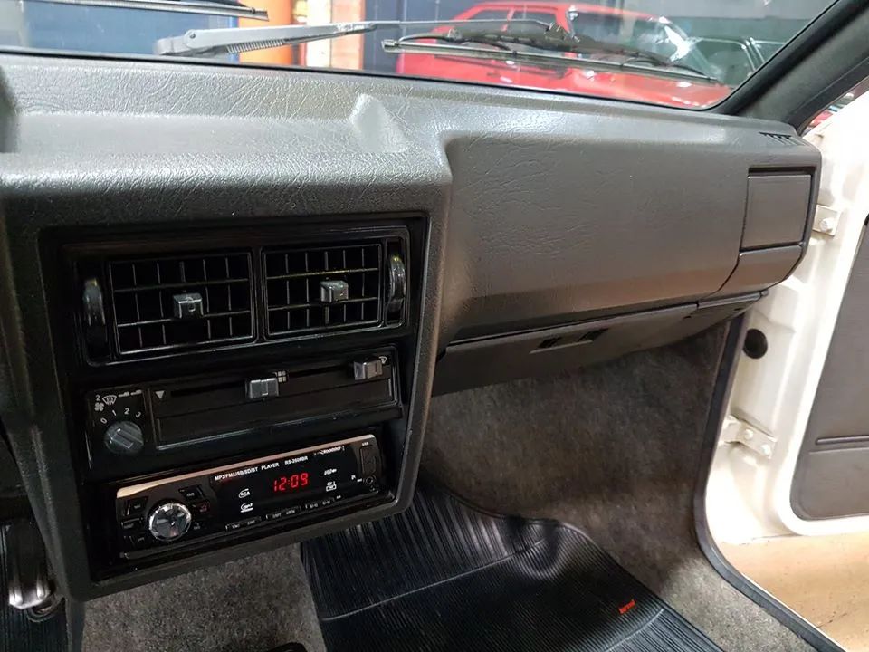 Volkswagen Saveiro 1991 em encontro de carros antigos