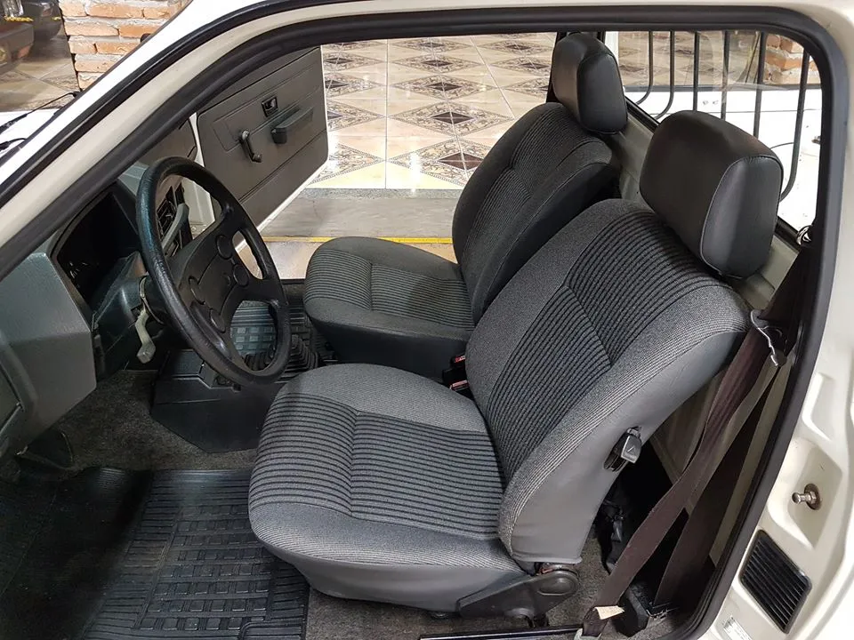 Volkswagen Saveiro quadrada 1991 em vista lateral