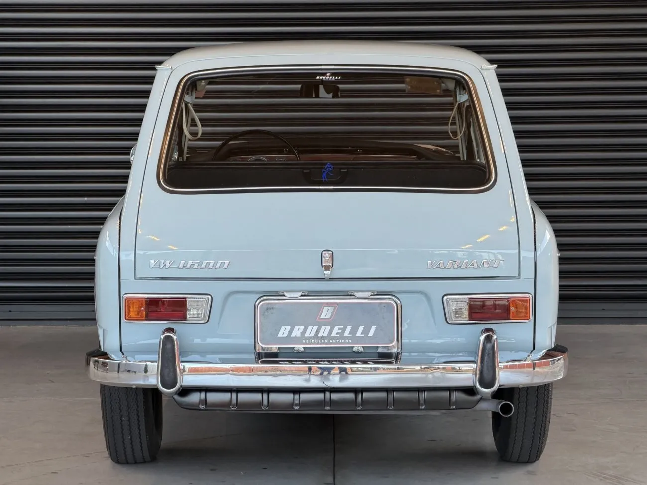 Bancos e forrações internas da VW Variant frente alta 1971