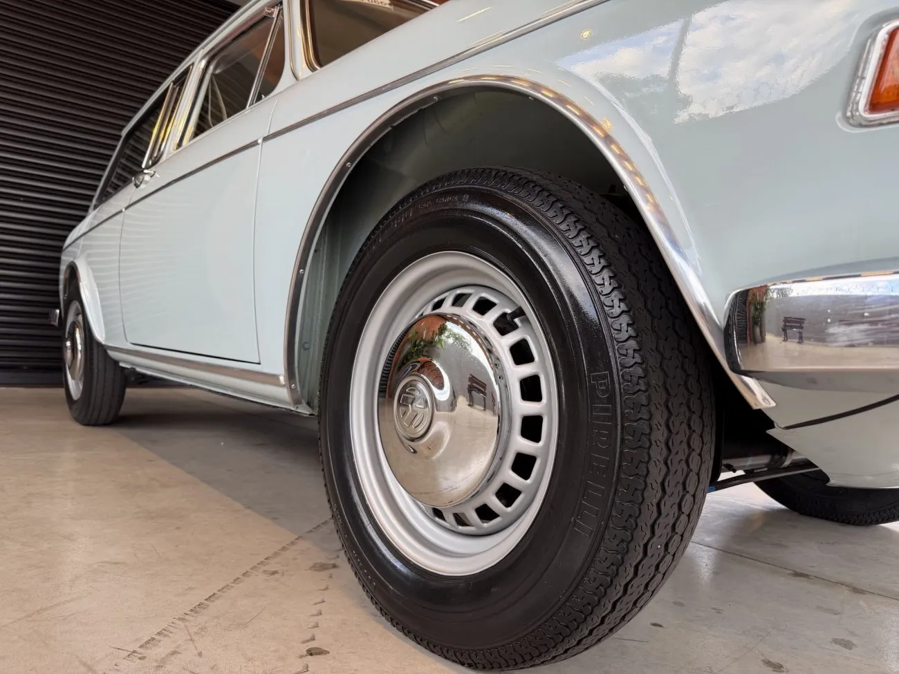 Frisos, faróis e peças específicas da VW Variant frente alta 1971