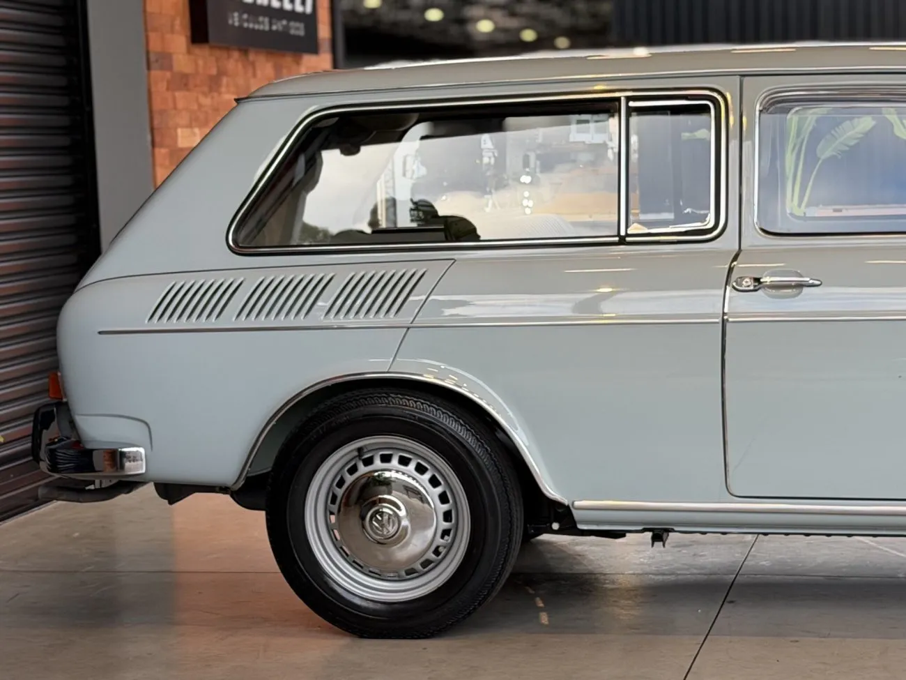 Volkswagen Variant 1600 frente alta 1971 em foto para avaliação de originalidade