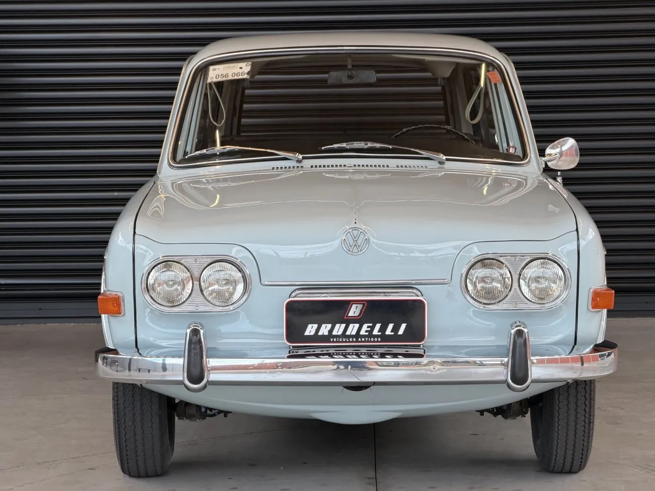 VW Variant 1971 frente alta em fotografia de carro antigo para restauração e conservação