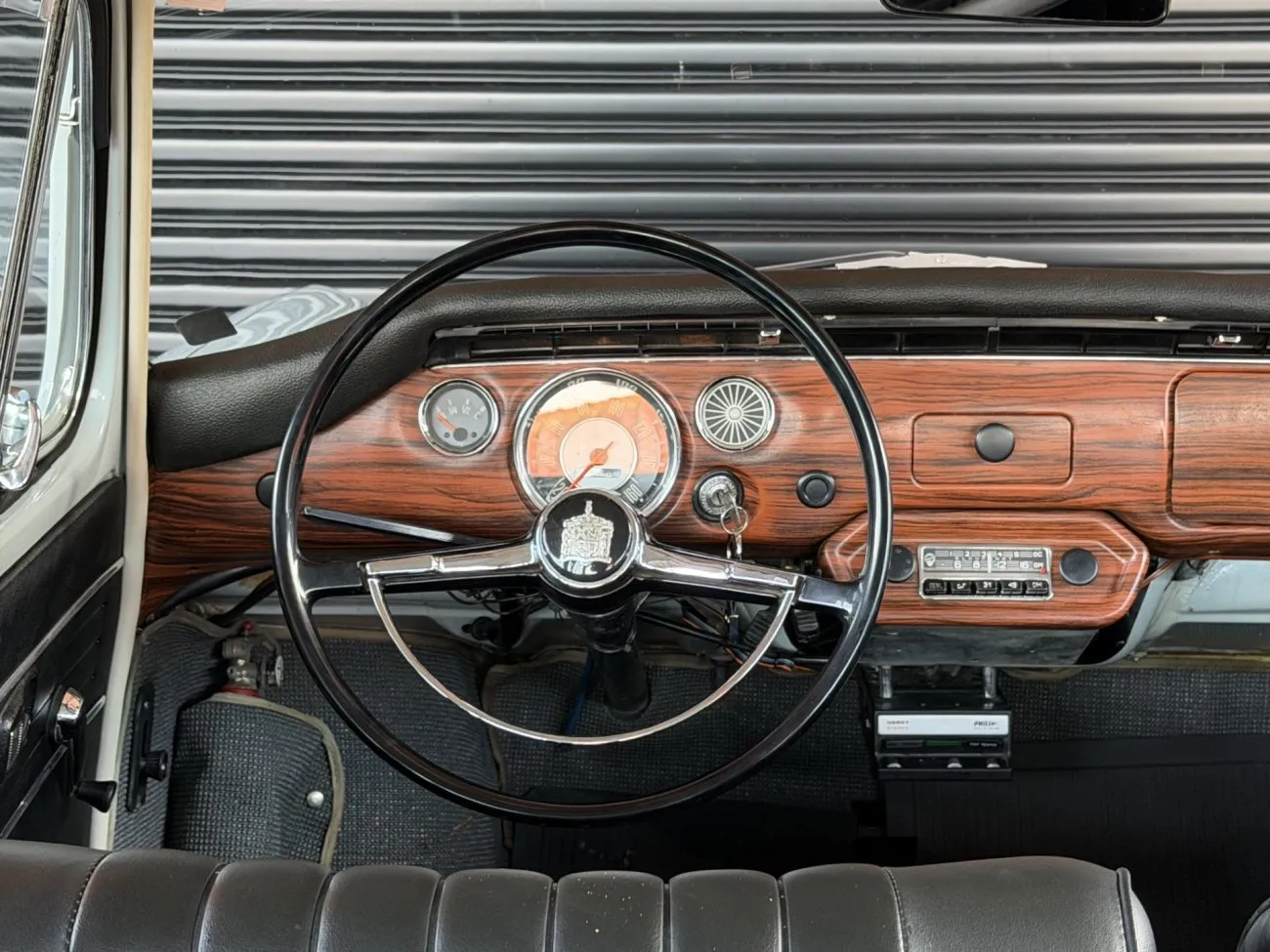 Volkswagen Variant 1600 1971 frente alta em registro para coleção