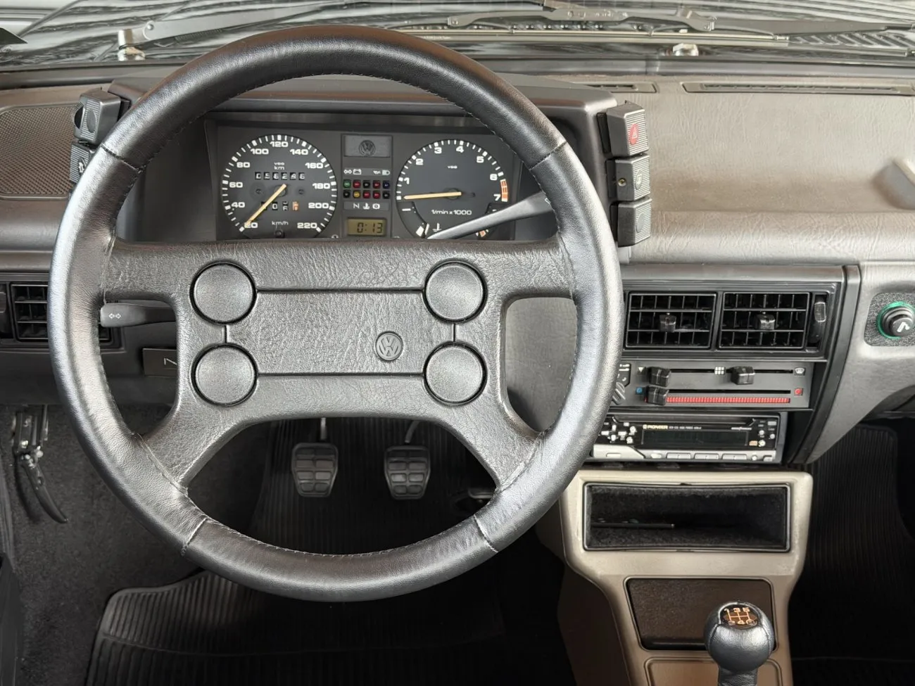 Detalhes externos de originalidade do VW Voyage Sport 1993