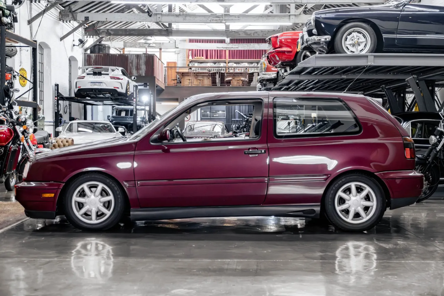 Volkswagen Golf GTI 1995 em apresentação de carro clássico