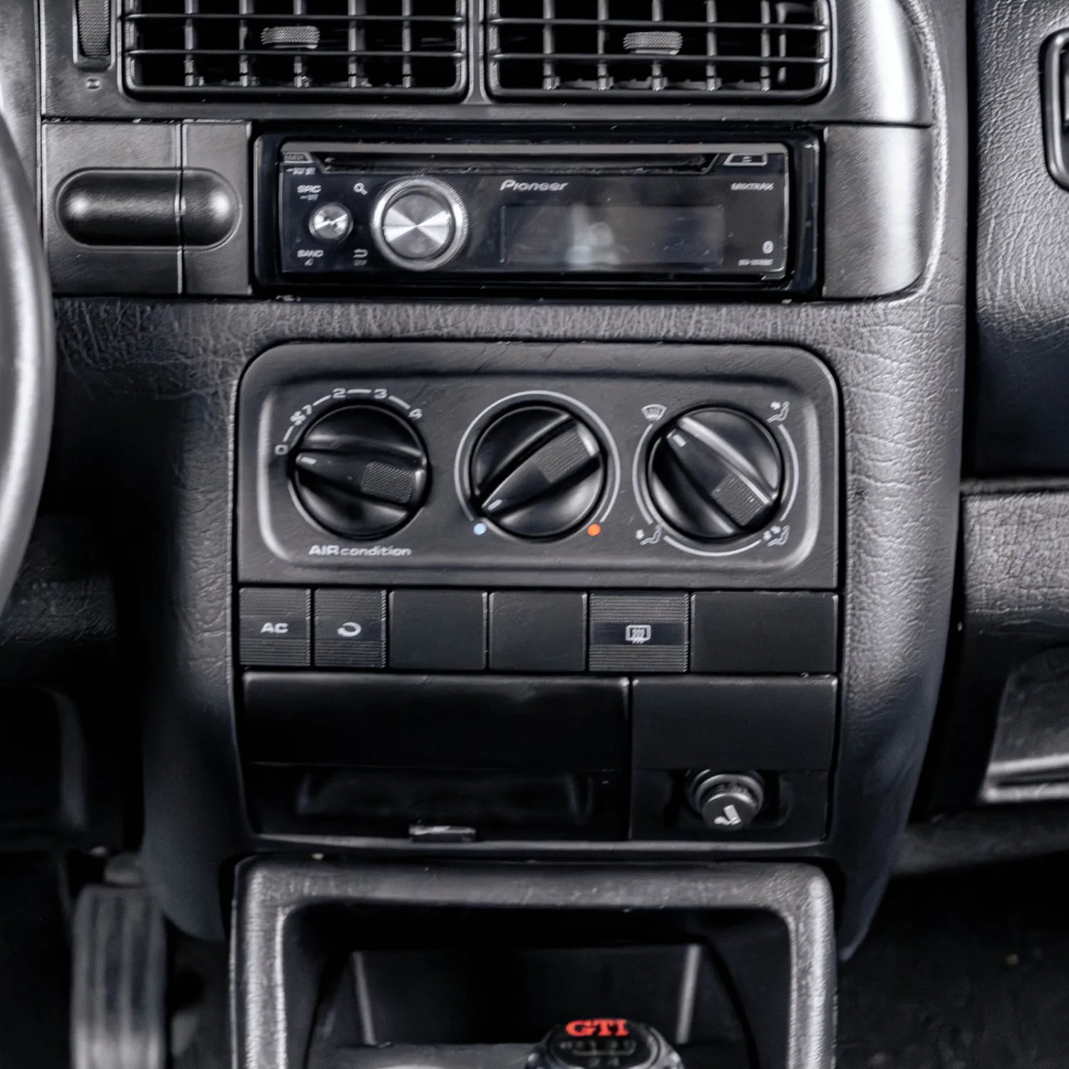 Volkswagen Golf GTI 1995 em avaliação antes da compra