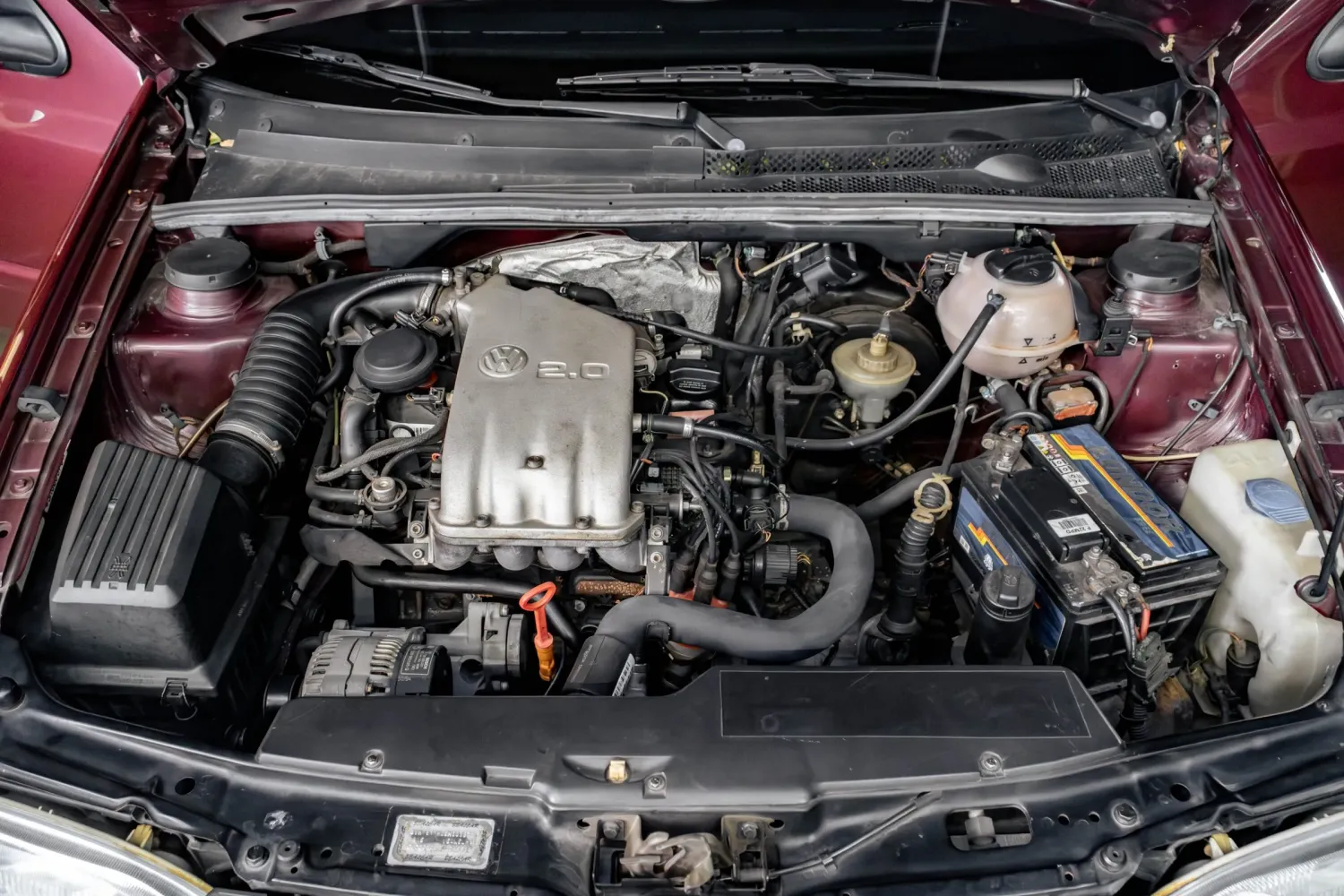 Volkswagen Golf GTI 1995 em inspeção de carroceria