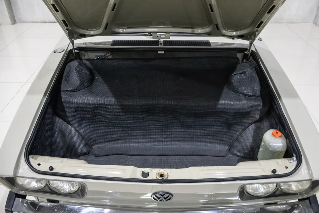 Porta-malas dianteiro da Volkswagen Variant II 1980
