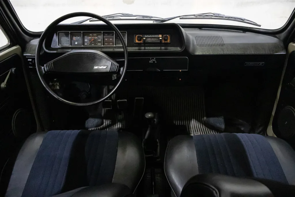 Detalhes do acabamento interno da Volkswagen Variant II