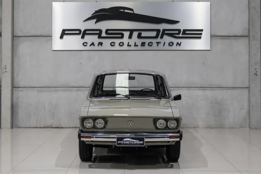 Dianteira da Volkswagen Variant II com quatro faróis circulares