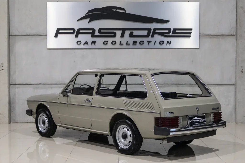 Traseira em diagonal da Volkswagen Variant II 1980