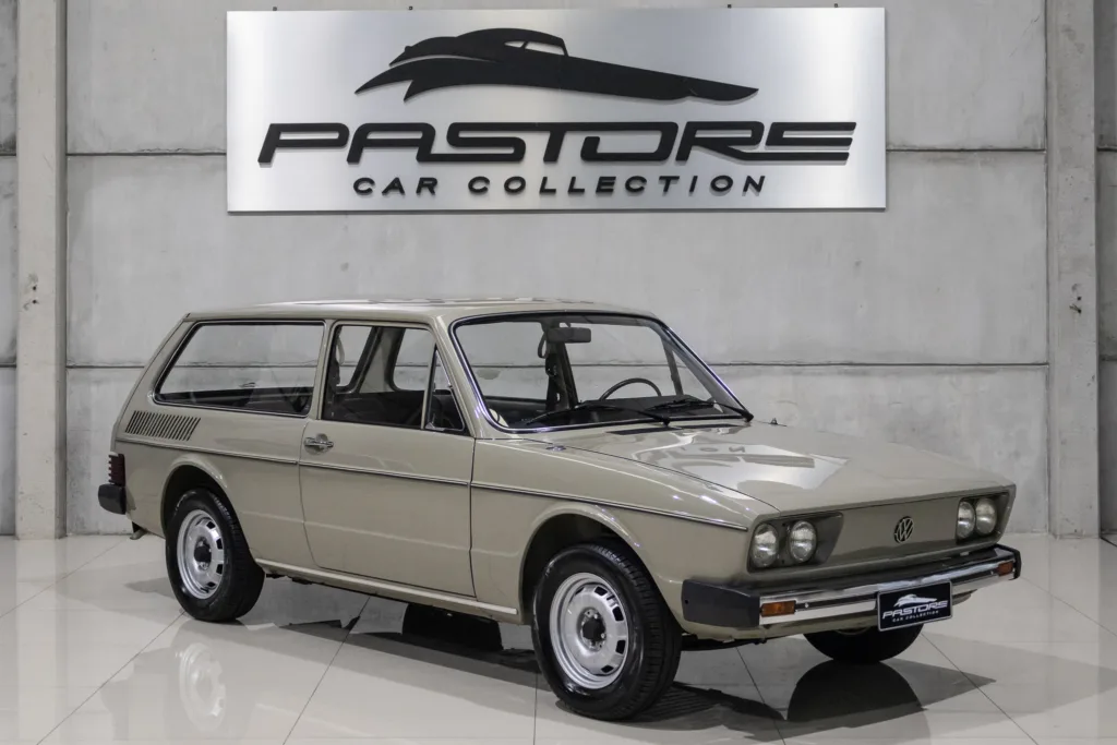 Volkswagen Variant II 1980 em posição dianteira diagonal