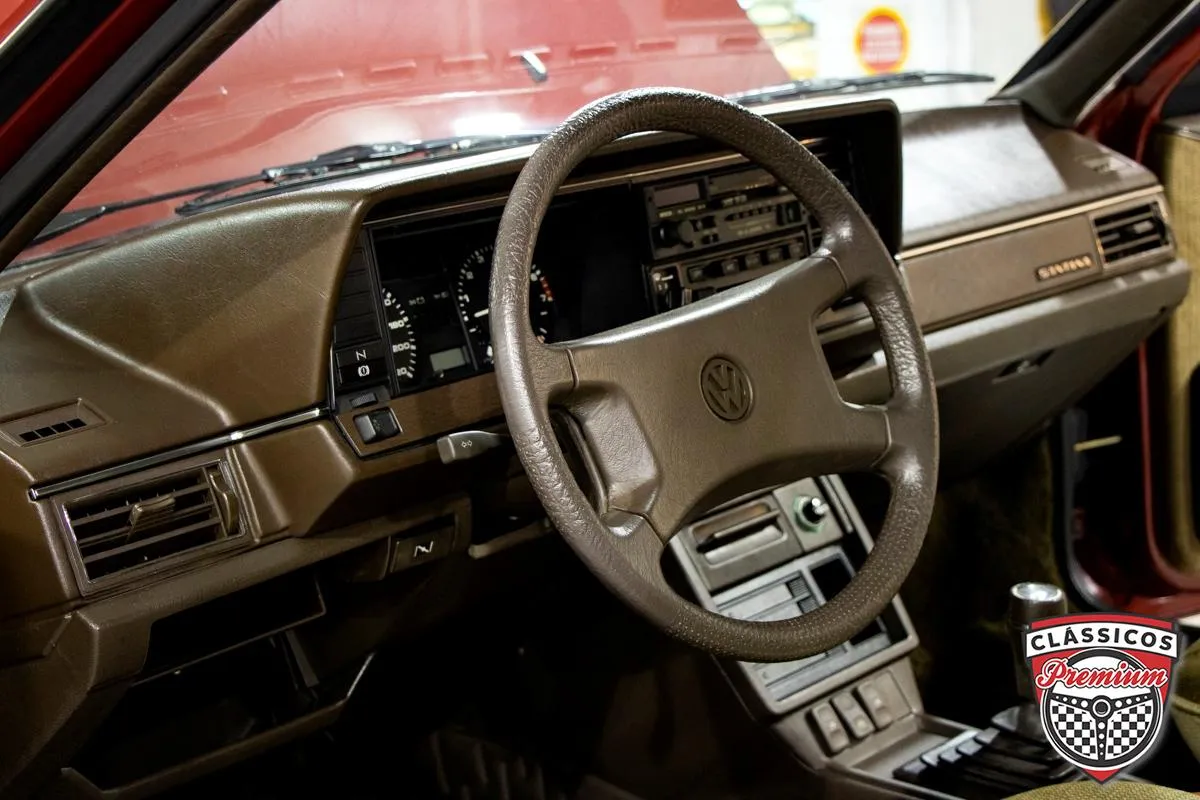 Interior do Volkswagen Santana GLS 1989 clássico