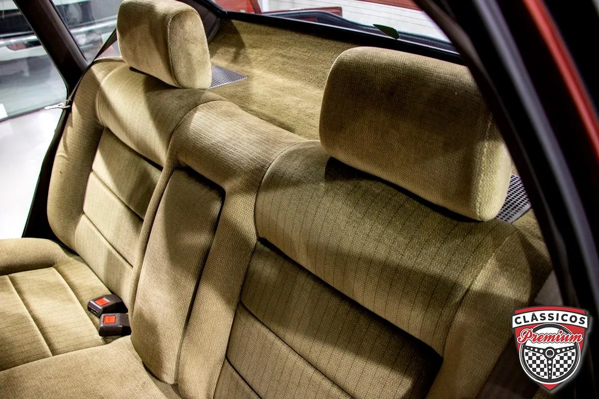 Volkswagen Santana GLS 1989 visto em detalhes