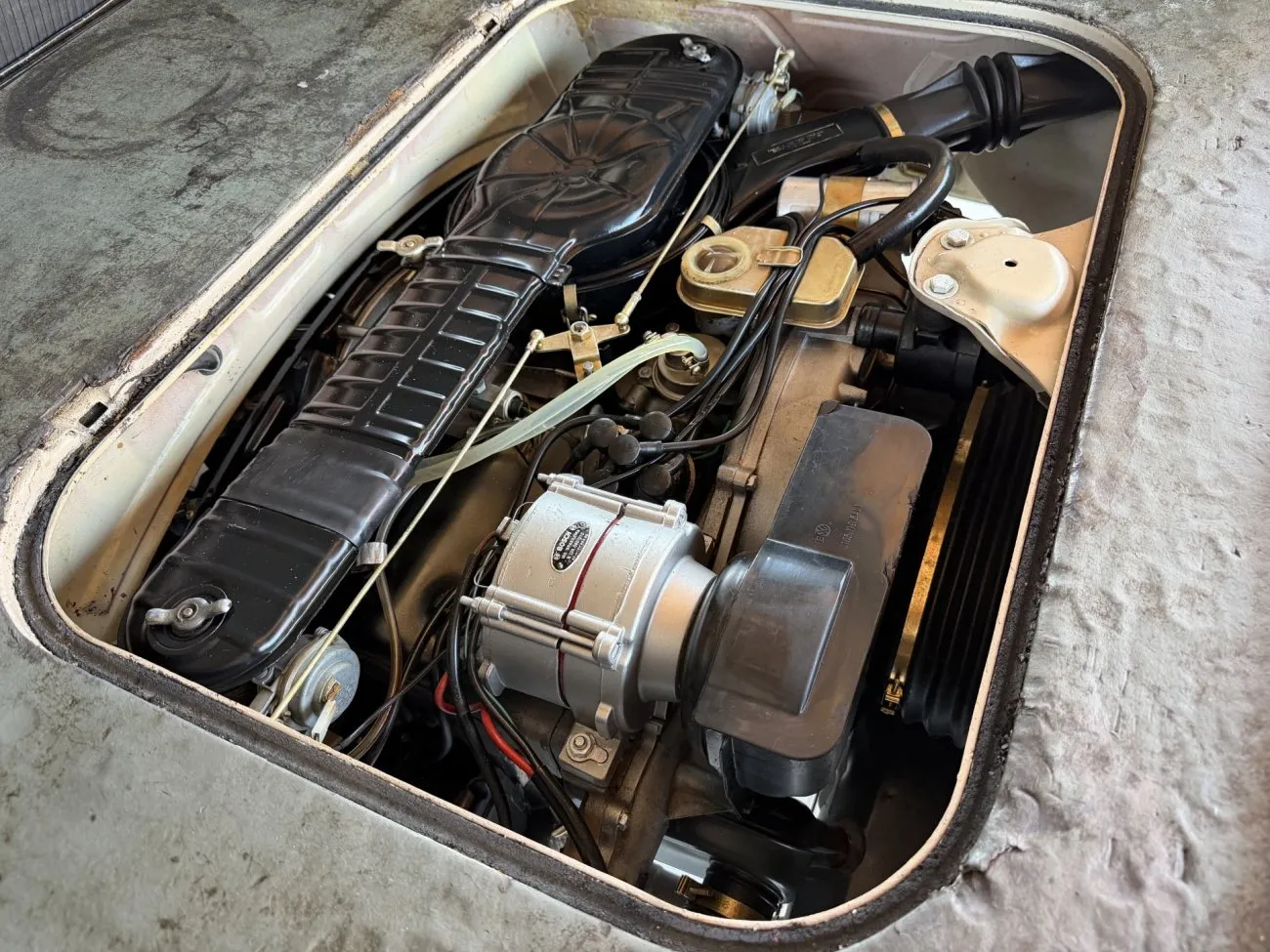 Motor boxer refrigerado a ar instalado sob o compartimento traseiro da Volkswagen Variant