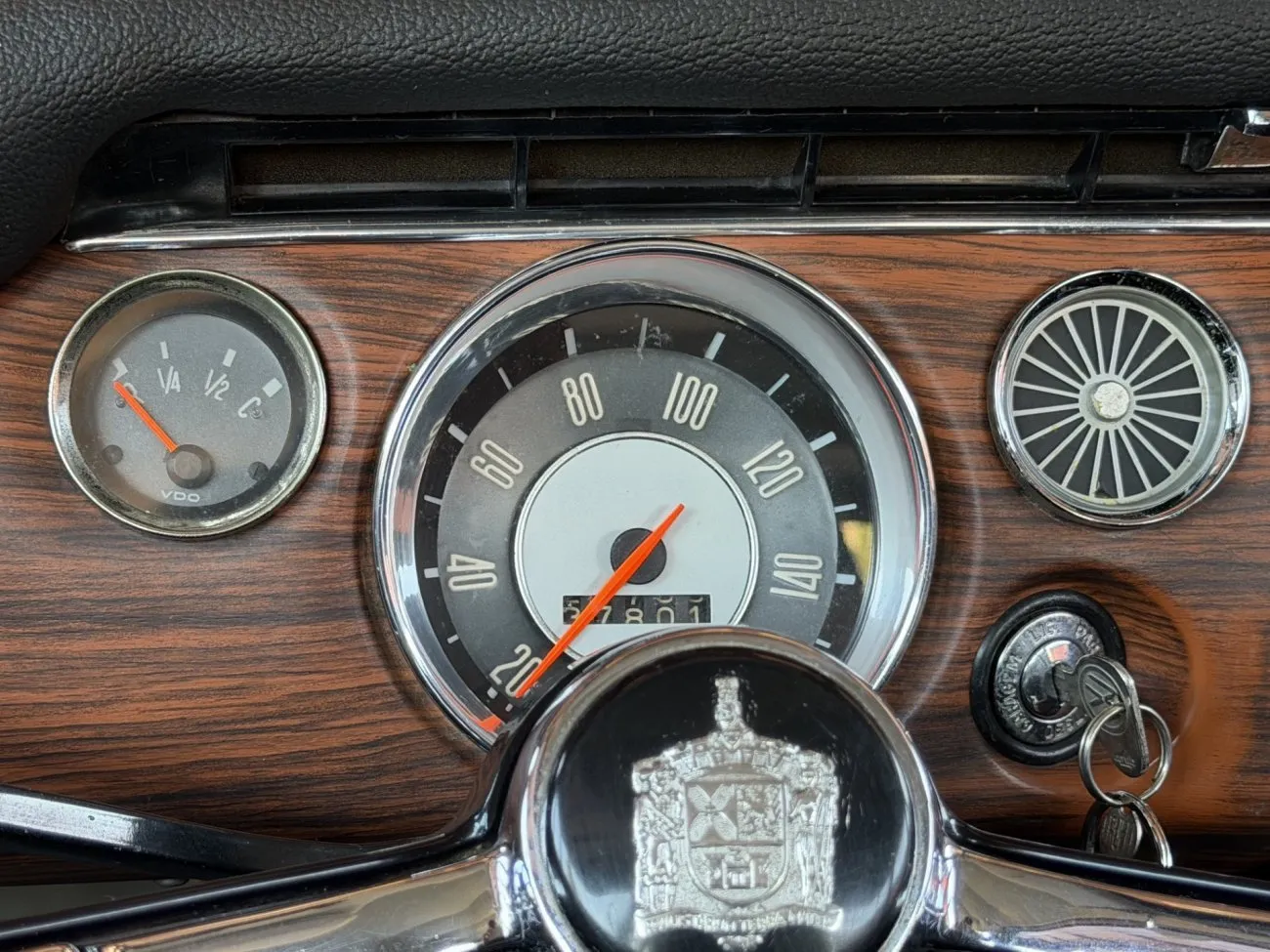 Instrumentos circulares e velocímetro do painel da Volkswagen Variant
