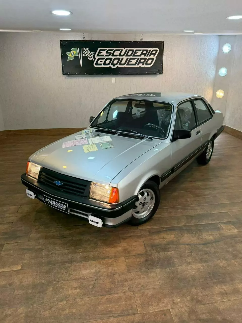 Carroceria do Chevrolet Chevette DL 1992 para inspeção de corrosão