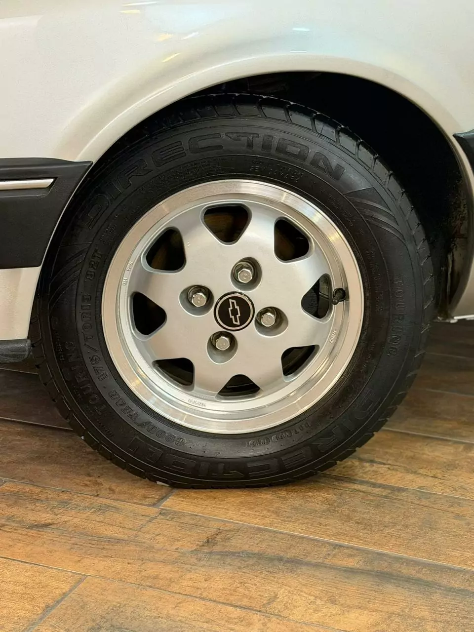 Rodas e suspensão do Chevrolet Chevette DL 1992