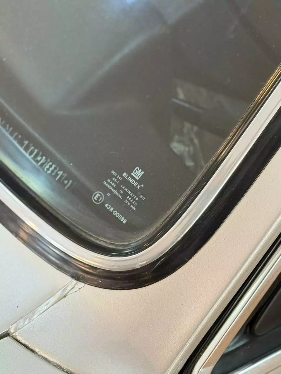 Interior do Chevrolet Chevette DL 1992 com acabamento de época