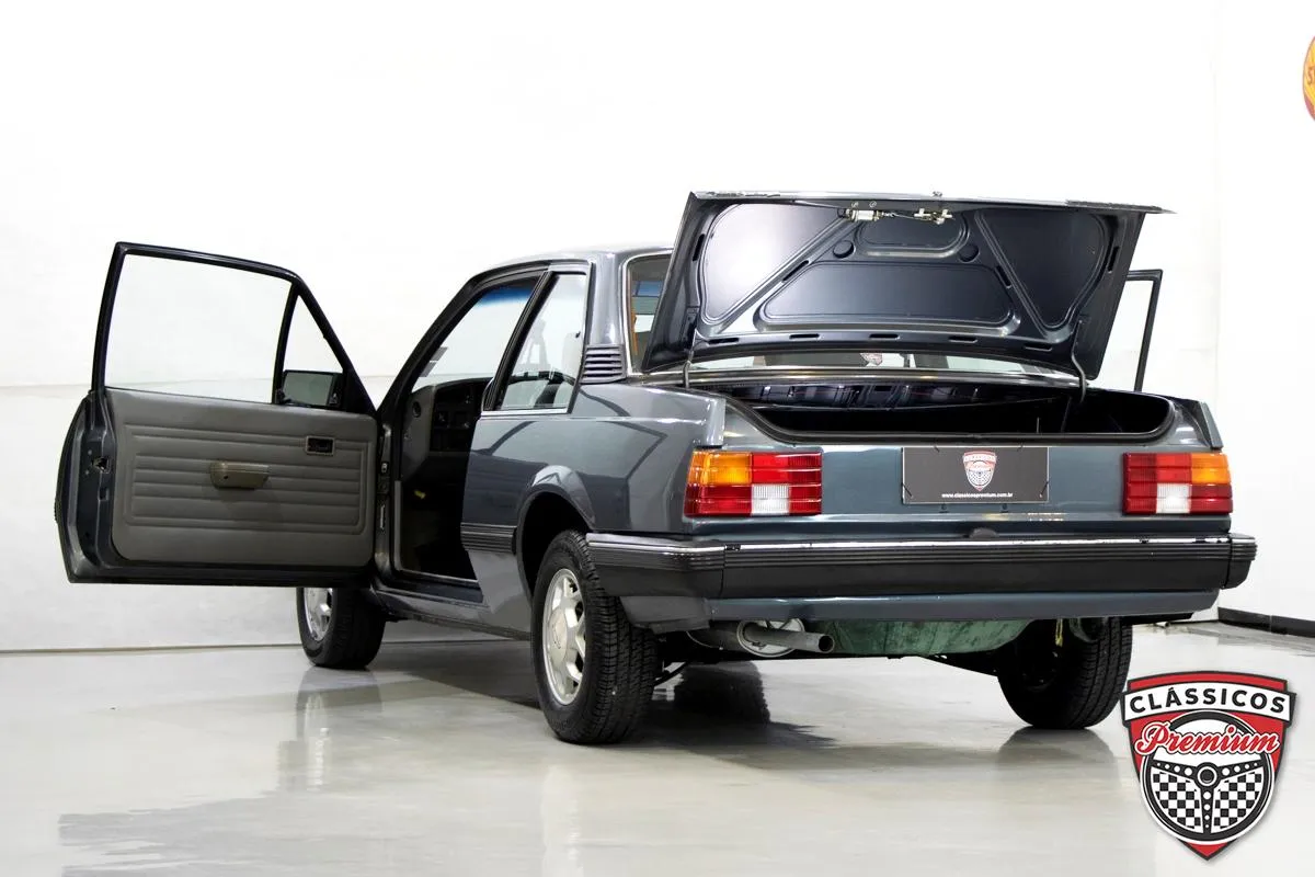Chevrolet Monza 1.8 SL a álcool 1988 em fotos de carros antigos