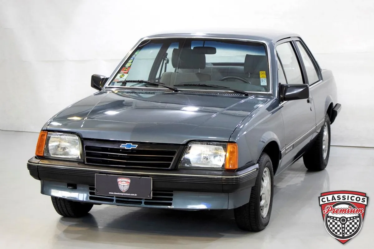 Chevrolet Monza 1988 versão SL 1.8 a álcool em galeria histórica