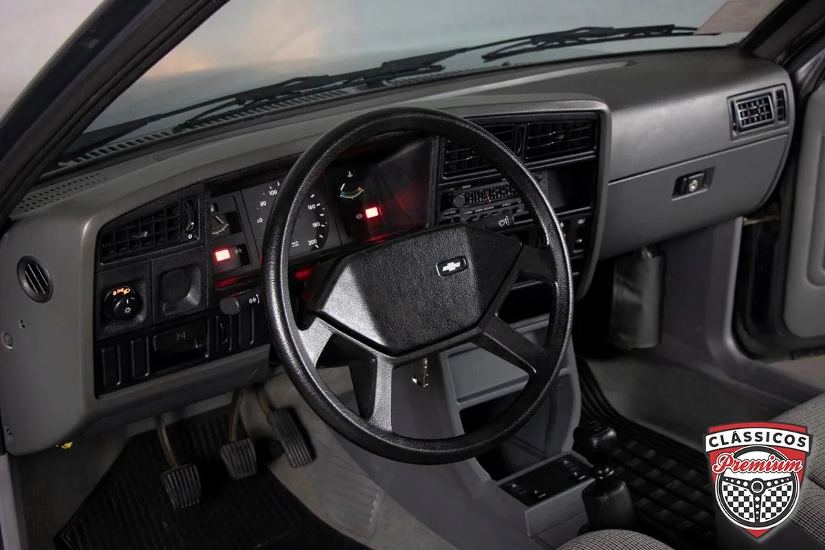 Chevrolet Monza SL 1.8 1988 clássico brasileiro movido a álcool