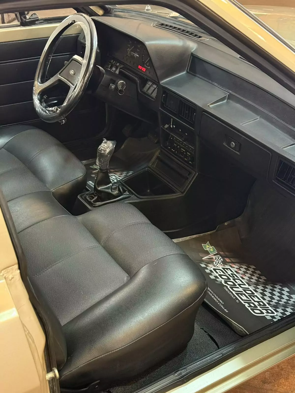Fotos de carros antigos e mecânica Ford Pampa 1.8 1990 para documentação de conservação