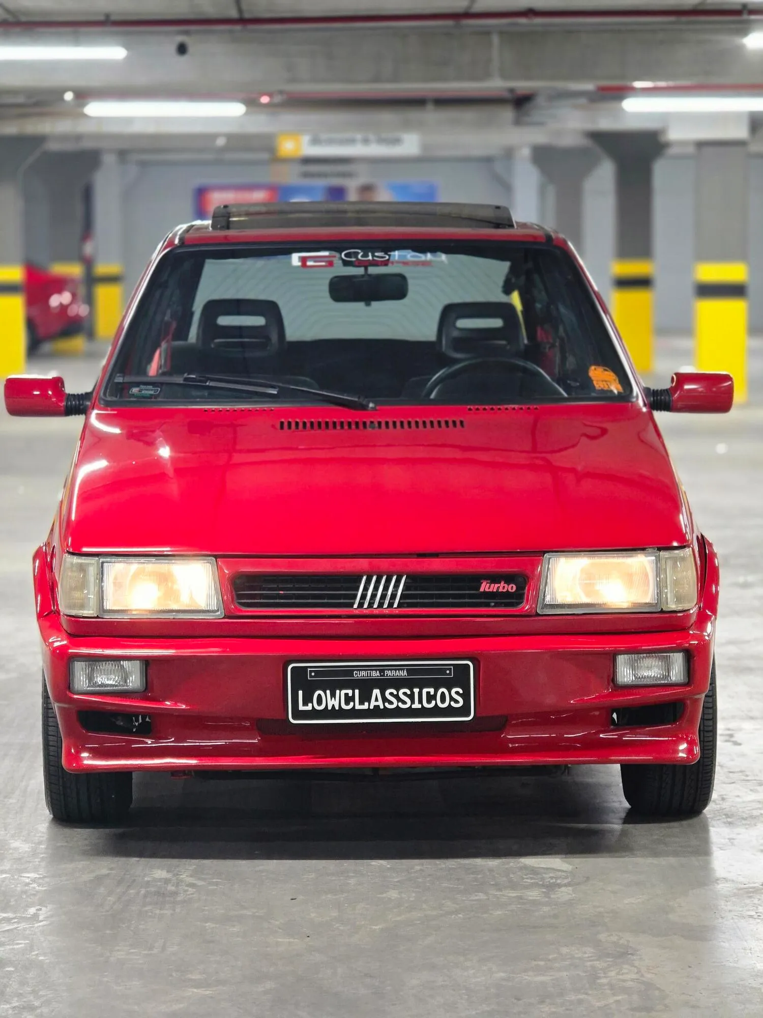 Fiat Uno Turbo i.e. 1994 vermelho fotografado de frente