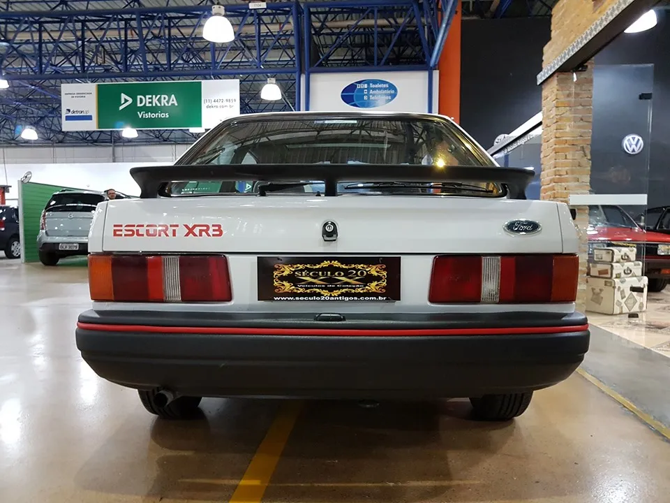 Ford Escort XR3 1988 a álcool em fotografia do carro clássico