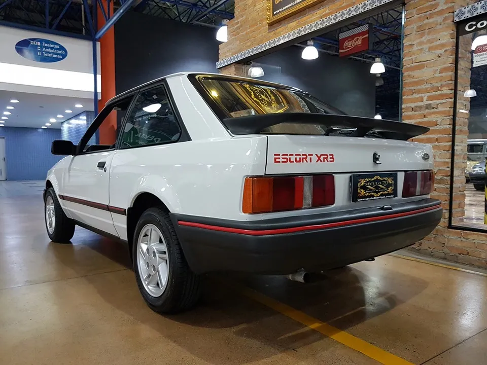 Ford Escort XR3 CHT 1988 fotografado para registro histórico