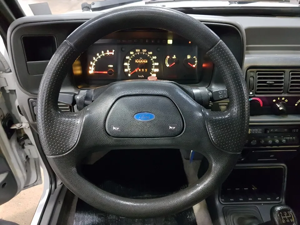 Ford Escort XR3 1988 clássico em registro fotográfico
