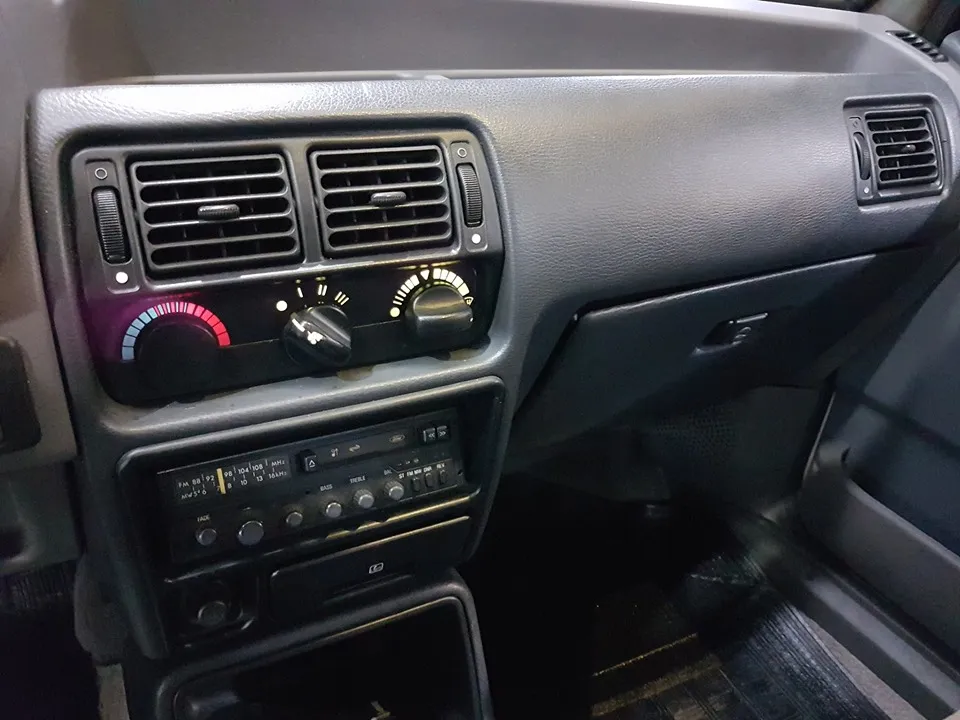 Ford Escort XR3 a álcool 1988 em imagem de acervo automotivo