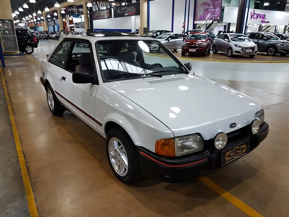 Ford Escort XR3 1988 CHT a álcool em fotografia do exemplar