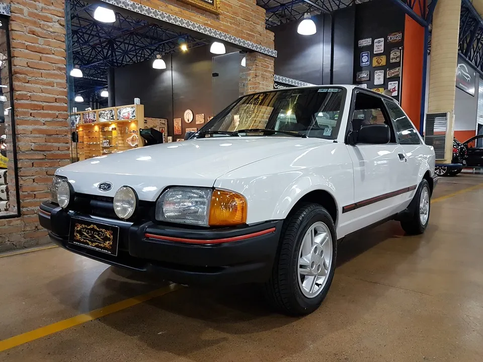 Ford Escort XR3 clássico 1988, fotografia destinada ao registro do veículo