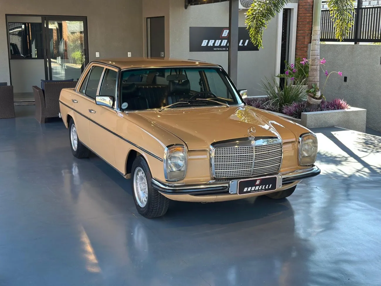 Mercedes-Benz 240 D 3.0 1975: o pioneiro diesel e o detalhe do turbo que muda a originalidade